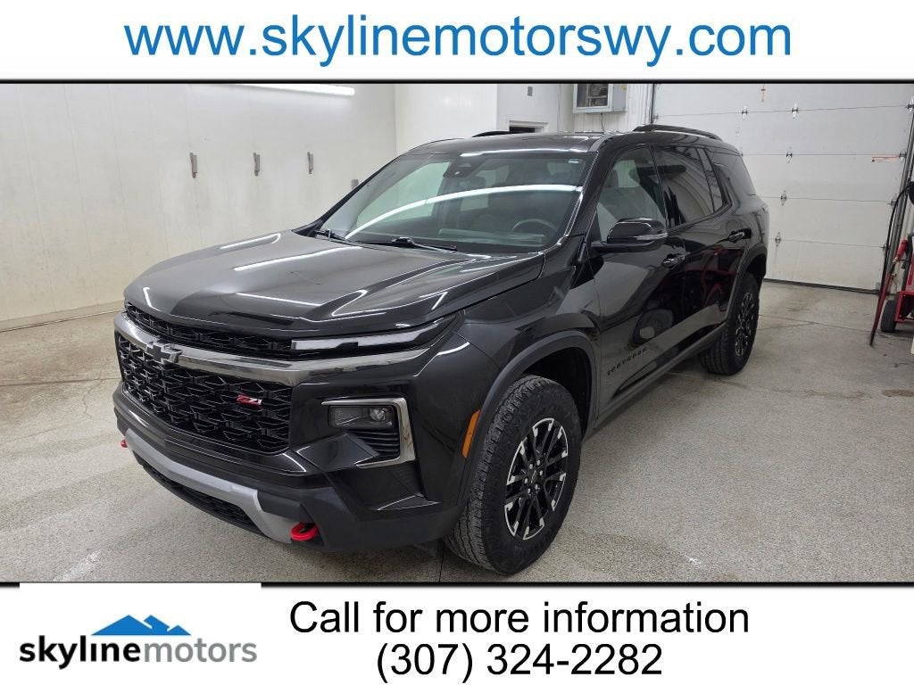 2025 Chevrolet Traverse Z71 in Mosaic Black Metallic — front three-quarter view